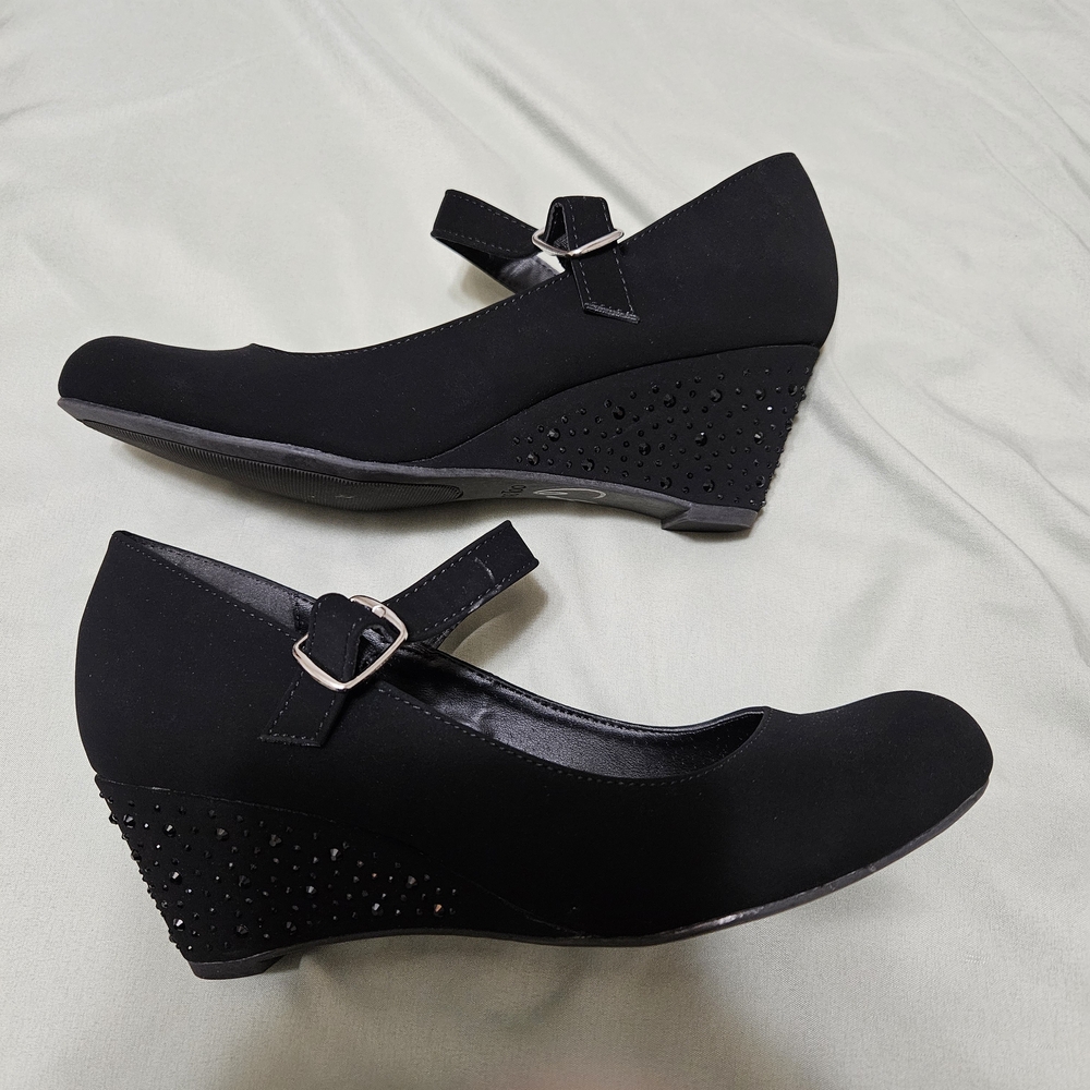 Elegant Black Wedge Shoes with Gems